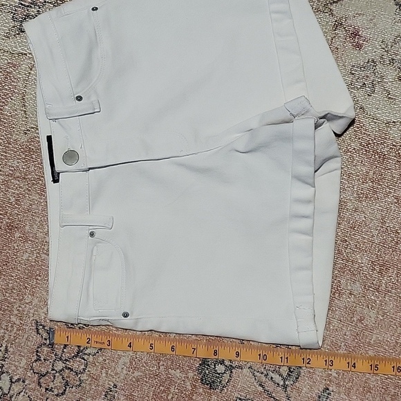 YMI WannaBettaButt White High-Rise Stretchy Cuffed 3" Inseam Shorts Size 9 - Picture 9 of 12